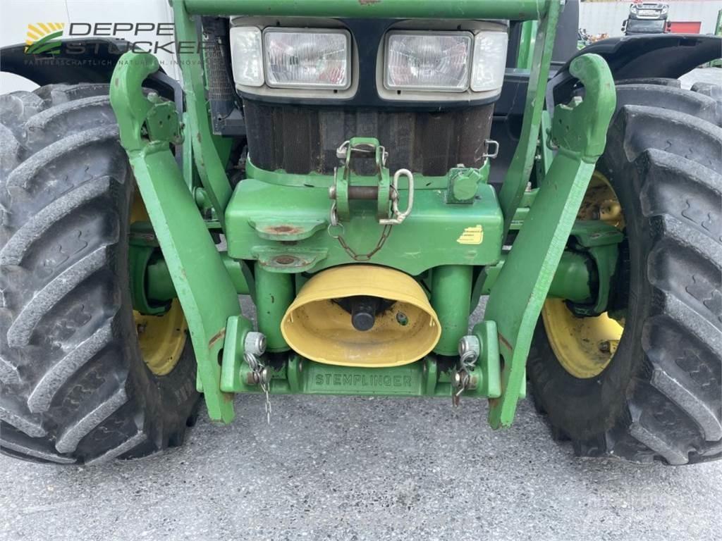 John Deere 5820 الجرارات