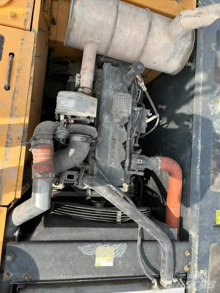 Hyundai 215VS حفارات زحافة