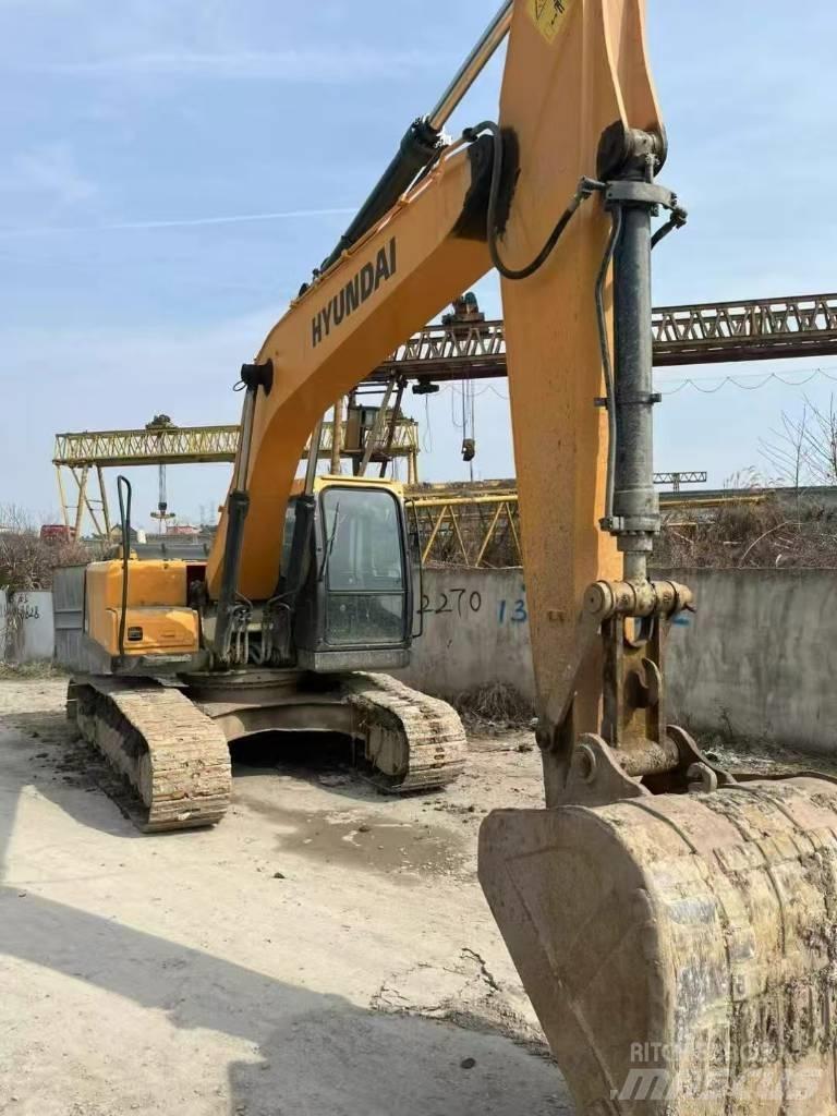 Hyundai 215VS حفارات زحافة