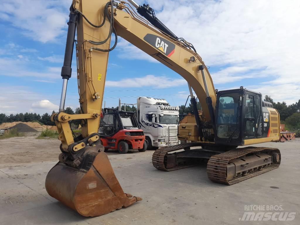 CAT 326 F حفارات زحافة