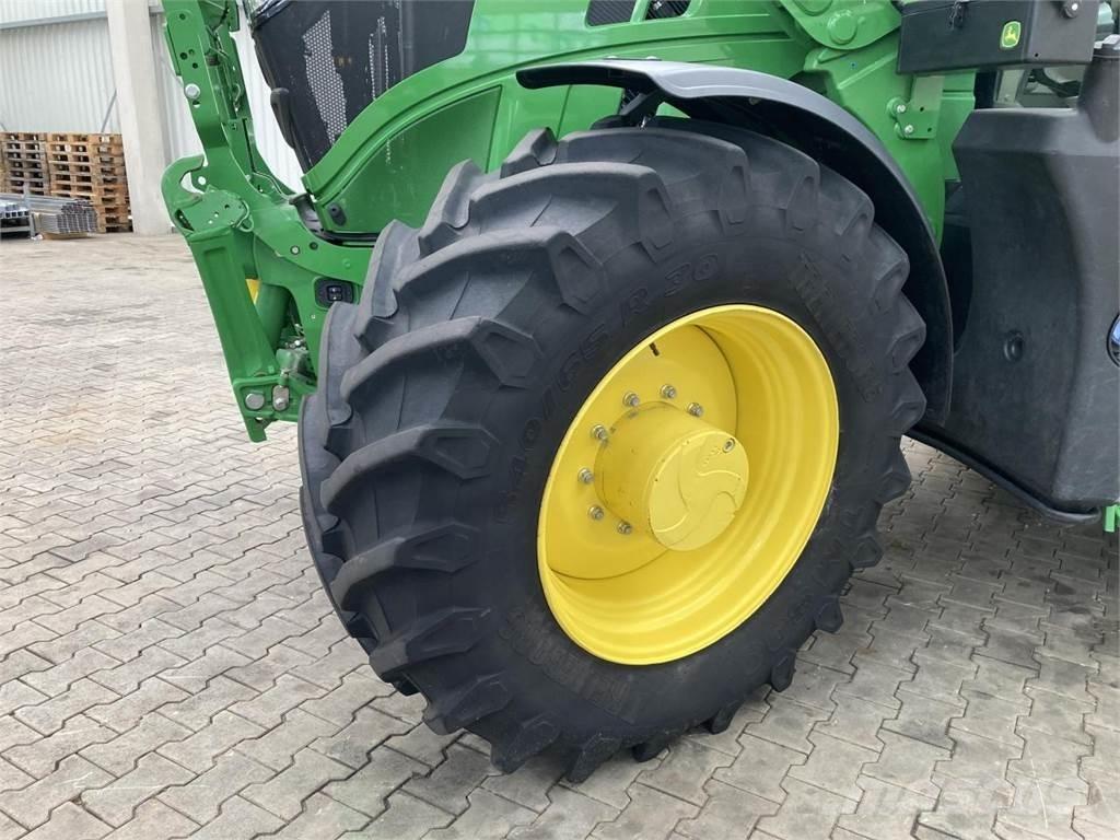 John Deere 6R 155 الجرارات