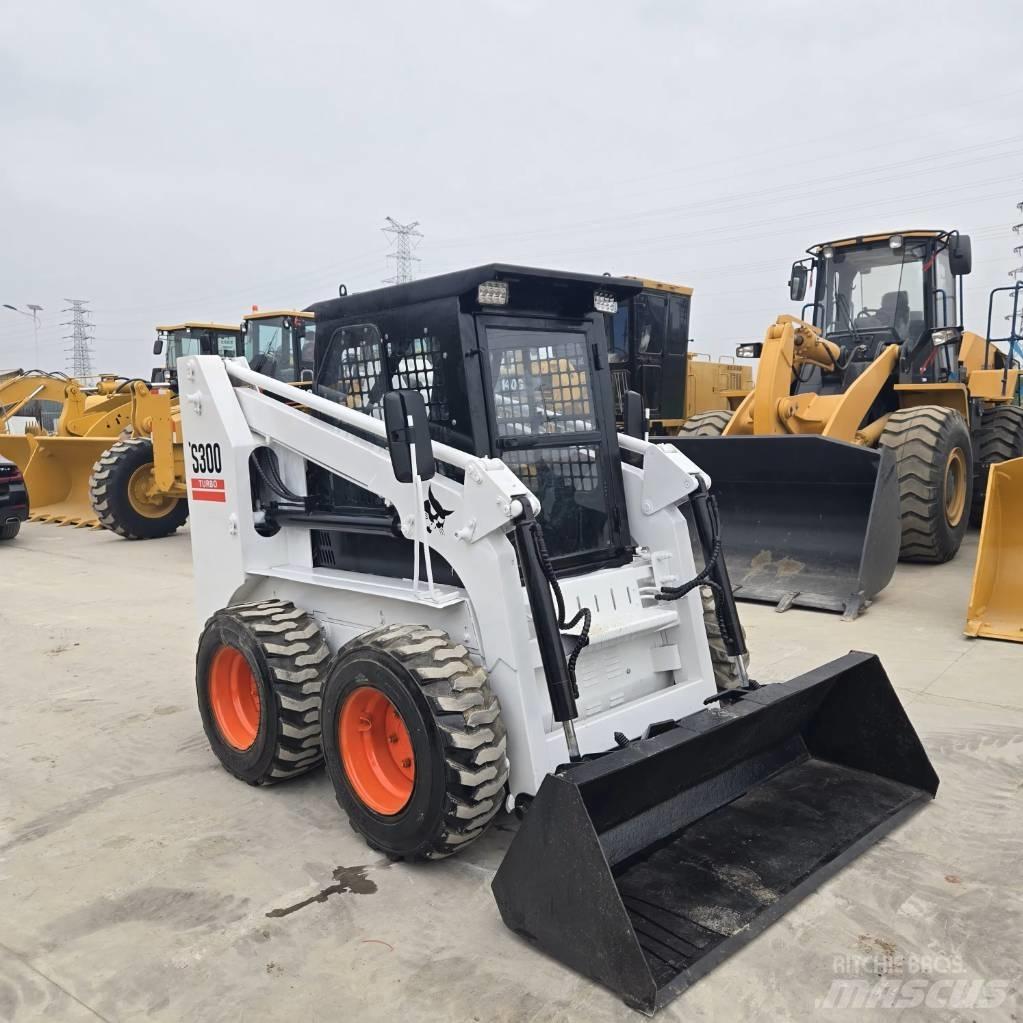 Bobcat S 300 لوادر انزلاقية التوجيه