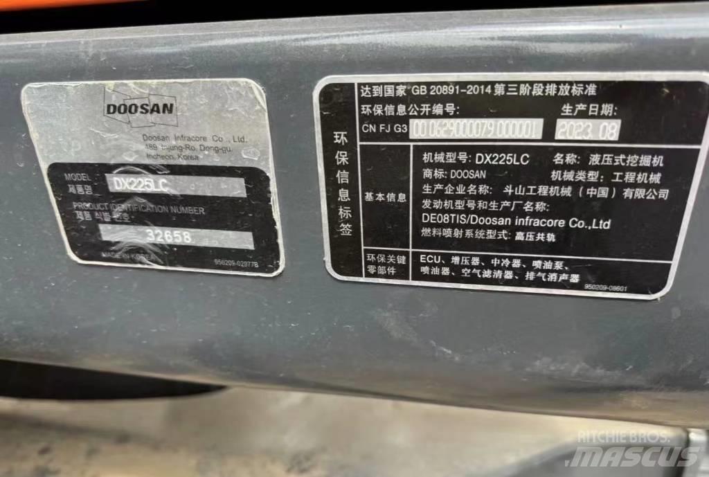 Doosan DX 225 حفارات زحافة