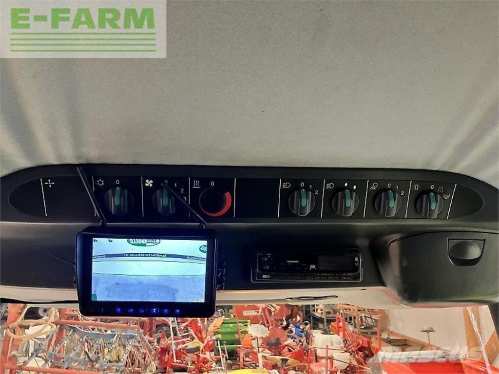 CLAAS medion 330 حصادات