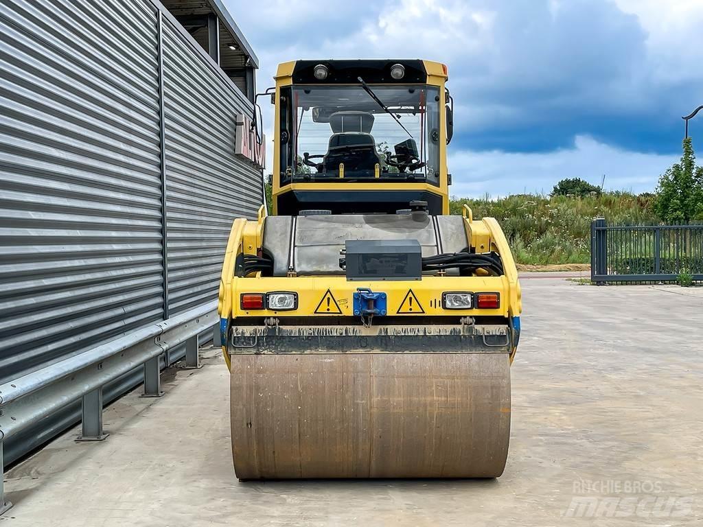 Bomag BW 154 AD-4 مداحل ثنائية الاسطوانة