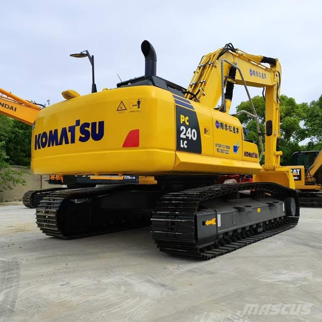 Komatsu PC 240 LC-8 حفارات زحافة
