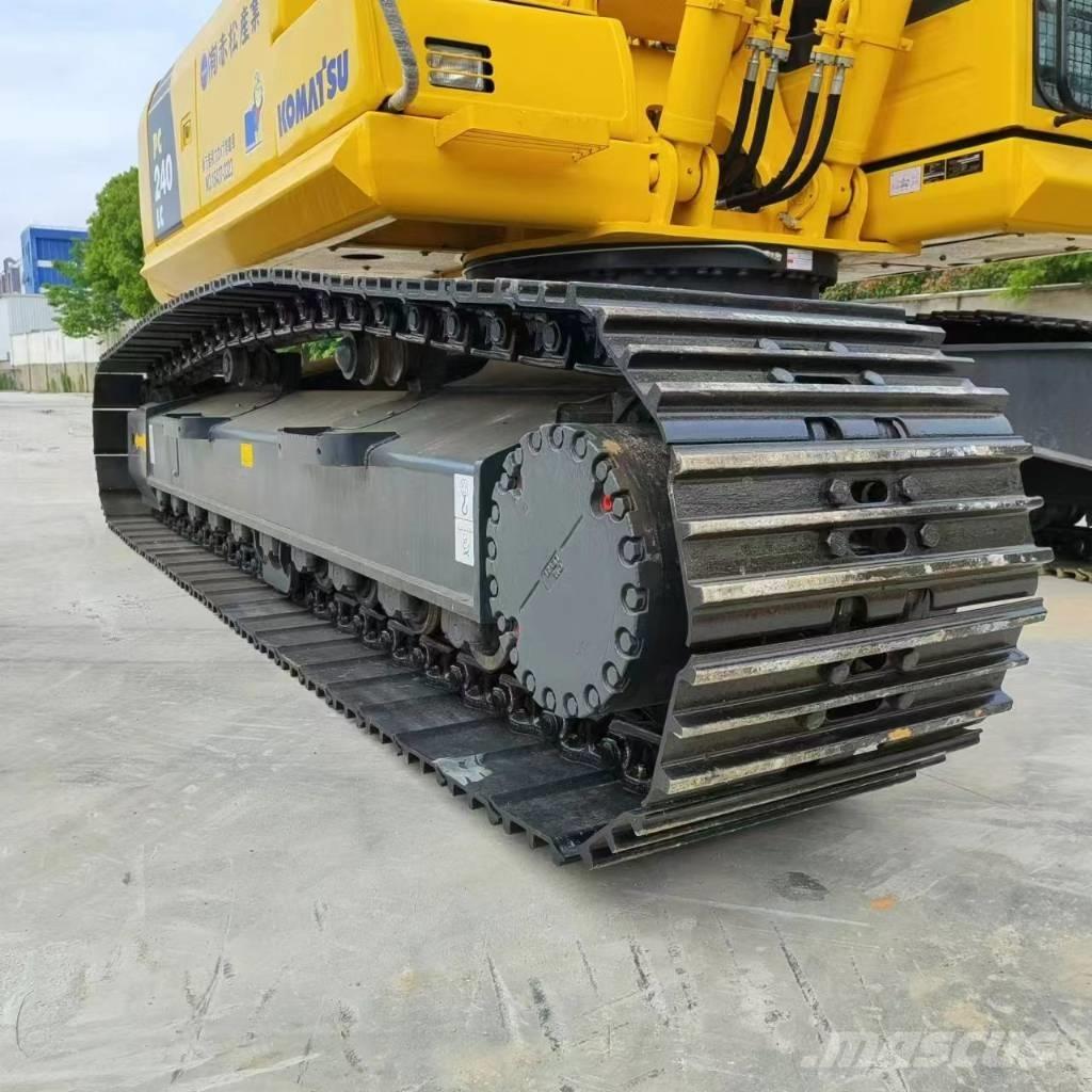 Komatsu PC 240 LC-8 حفارات زحافة