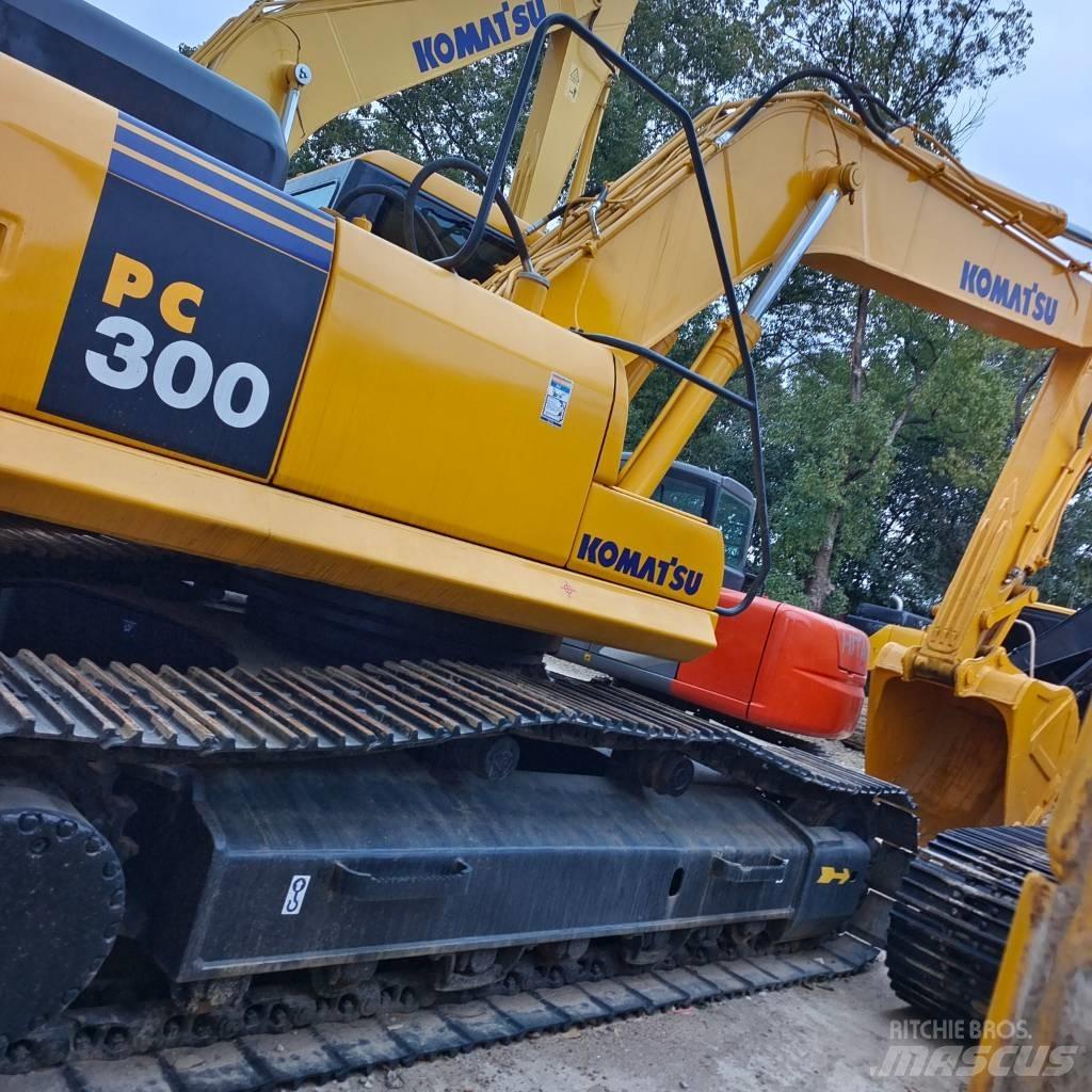 Komatsu PC 300 حفارات زحافة