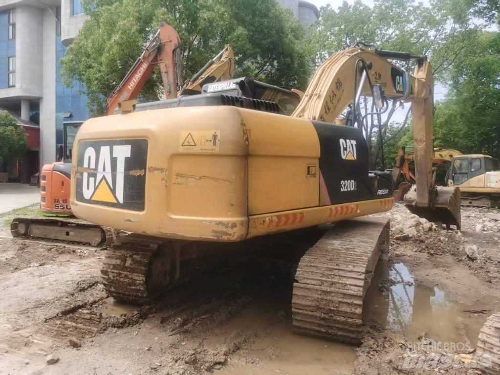 CAT 320 D L حفارات زحافة