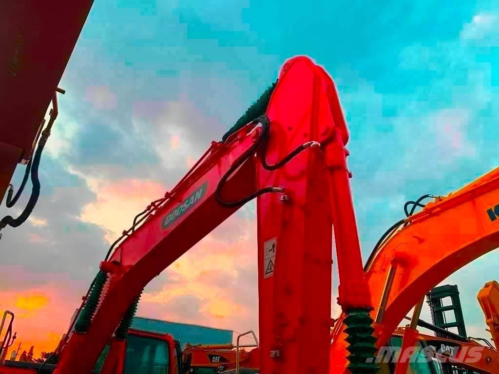 Doosan DX 225 LC حفارات زحافة