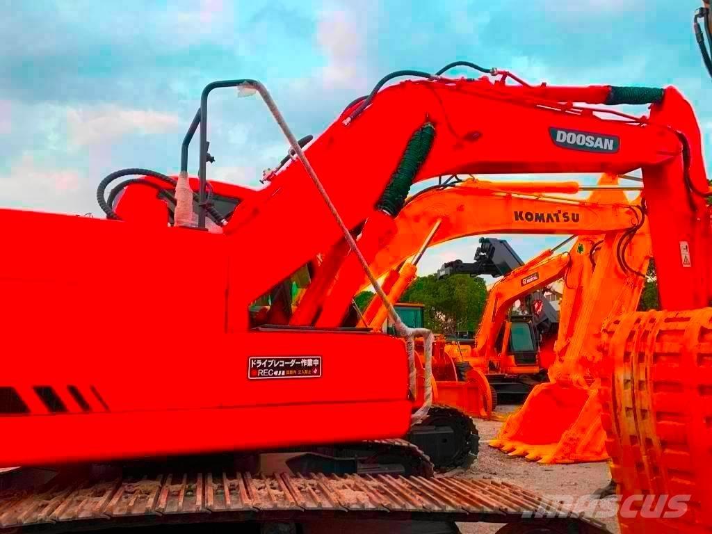 Doosan DX 225 LC حفارات زحافة
