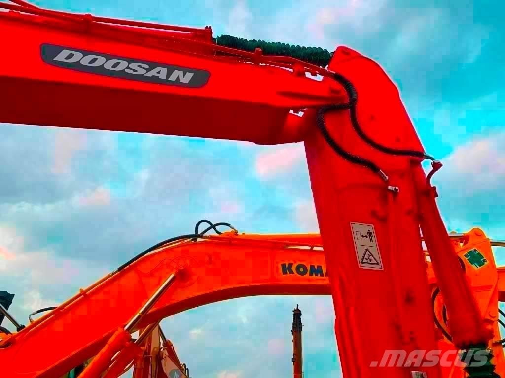 Doosan DX 225 LC حفارات زحافة