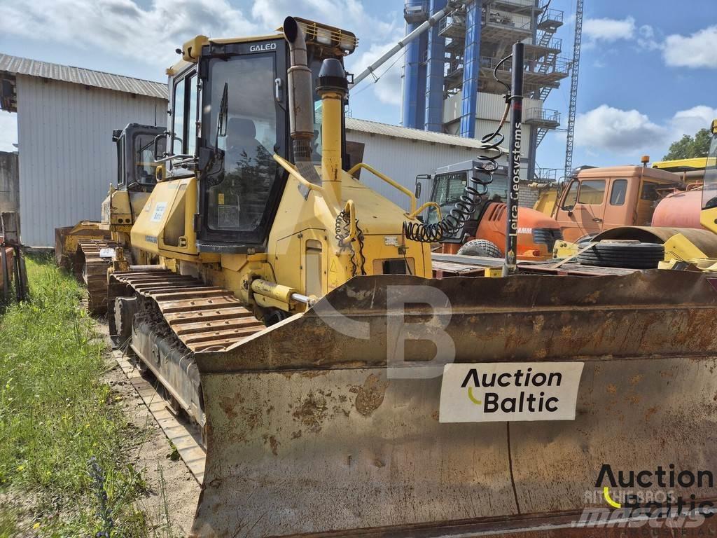 Komatsu D51EX-22 بلدوزرات مجنزرة