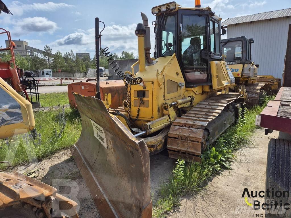 Komatsu D51EX-22 بلدوزرات مجنزرة