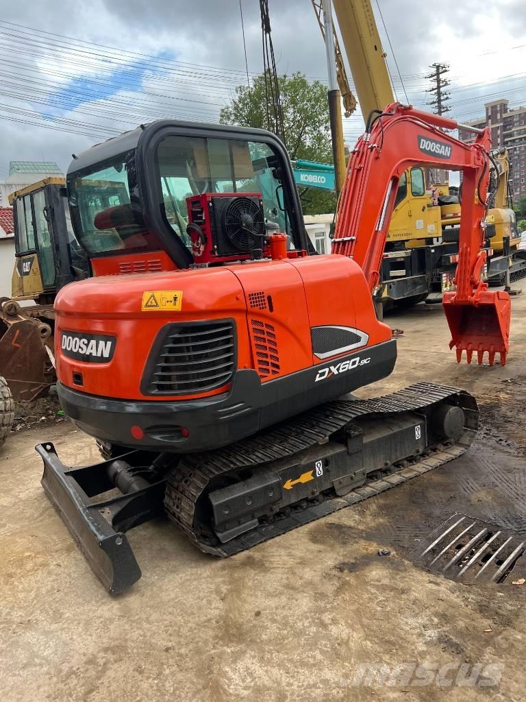 Doosan DX60 حفارات زحافة