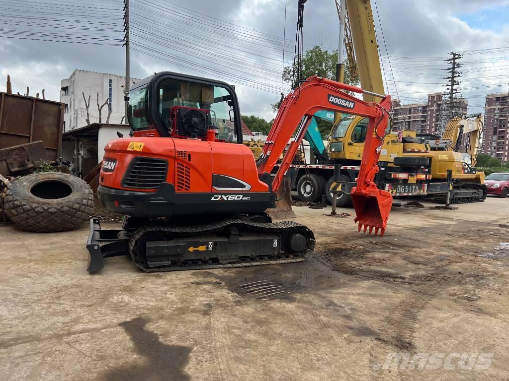 Doosan DX60 حفارات زحافة