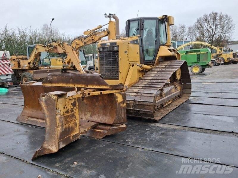 CAT D6N بلدوزرات مجنزرة