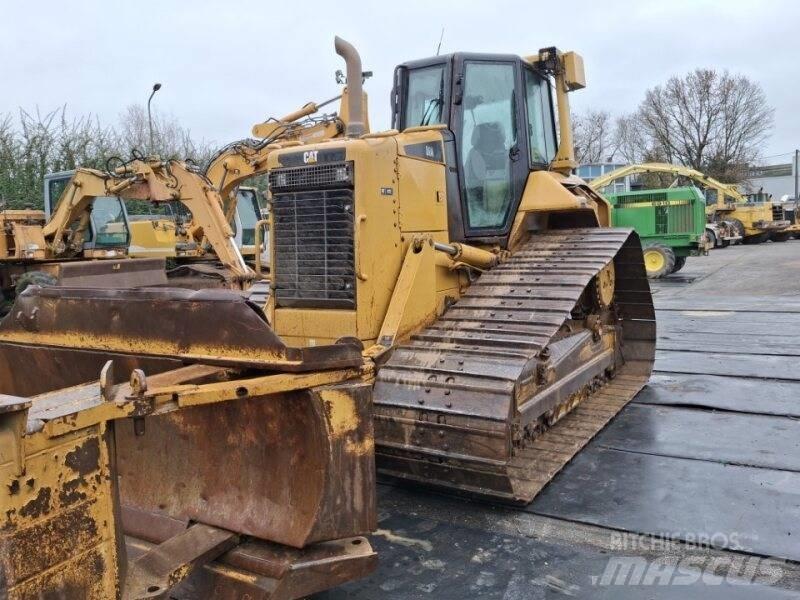 CAT D6N بلدوزرات مجنزرة