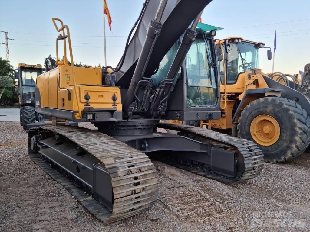 Volvo EC 240 C حفارات زحافة
