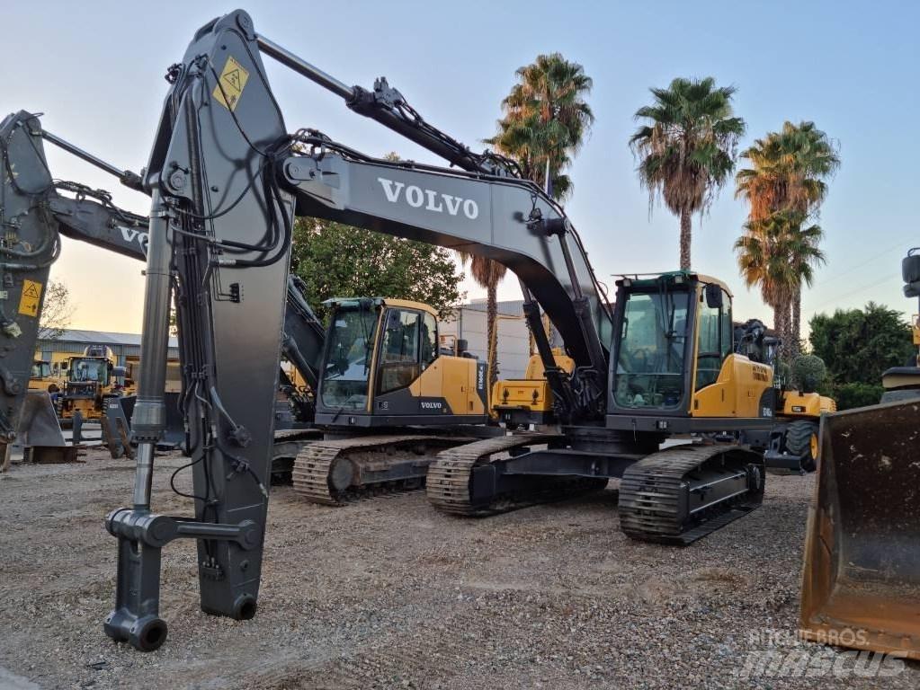 Volvo EC 240 C حفارات زحافة