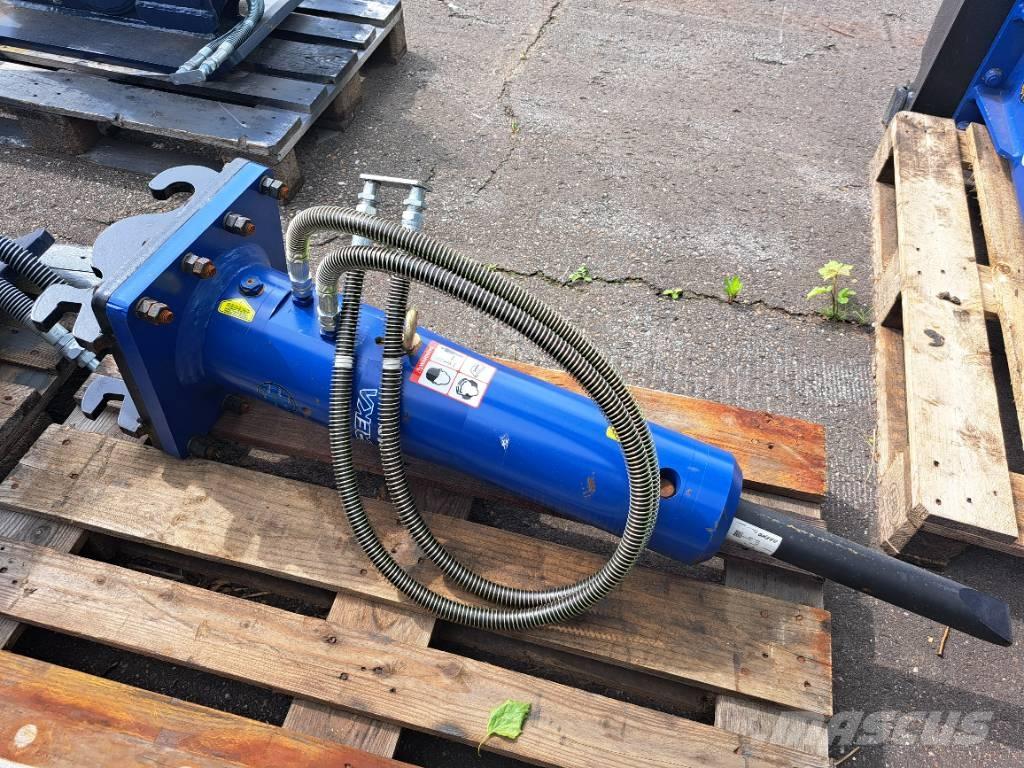 Daemo E40 with CW05 مطارق / كسارات