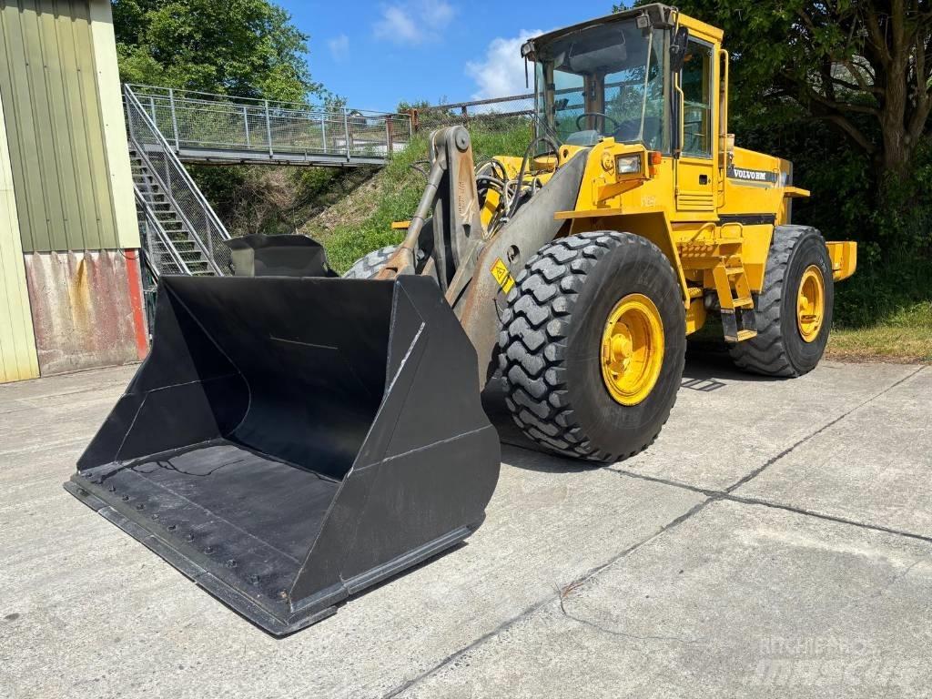 Volvo L 120 C لوادر بعجل