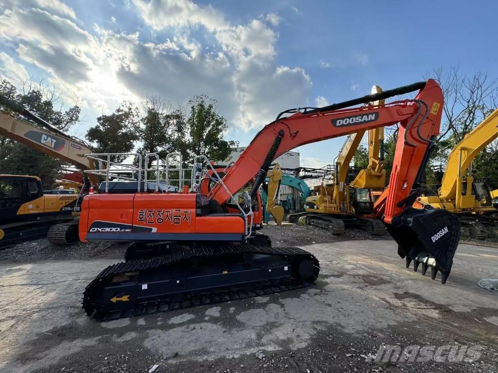 Doosan DX300LC حفارات زحافة