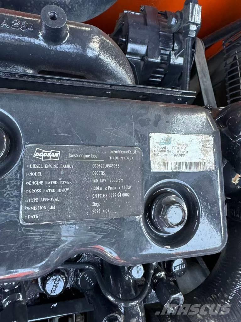 Doosan DX300LC حفارات زحافة