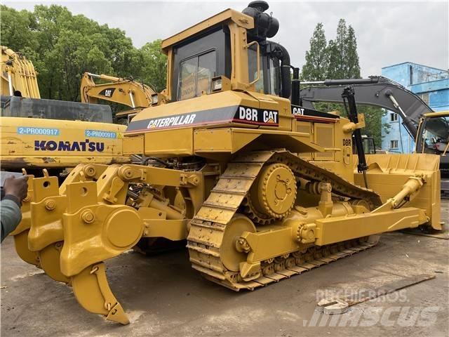 CAT D 8 R بلدوزرات مجنزرة
