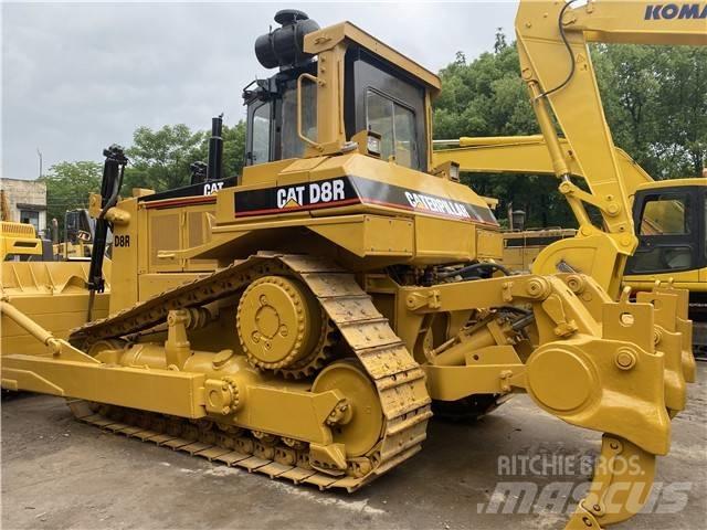 CAT D 8 R بلدوزرات مجنزرة