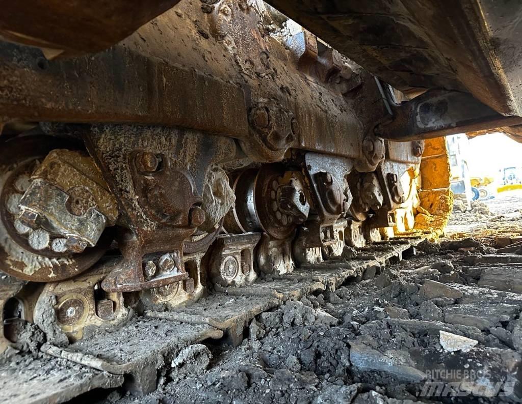 CAT D 9 T بلدوزرات مجنزرة