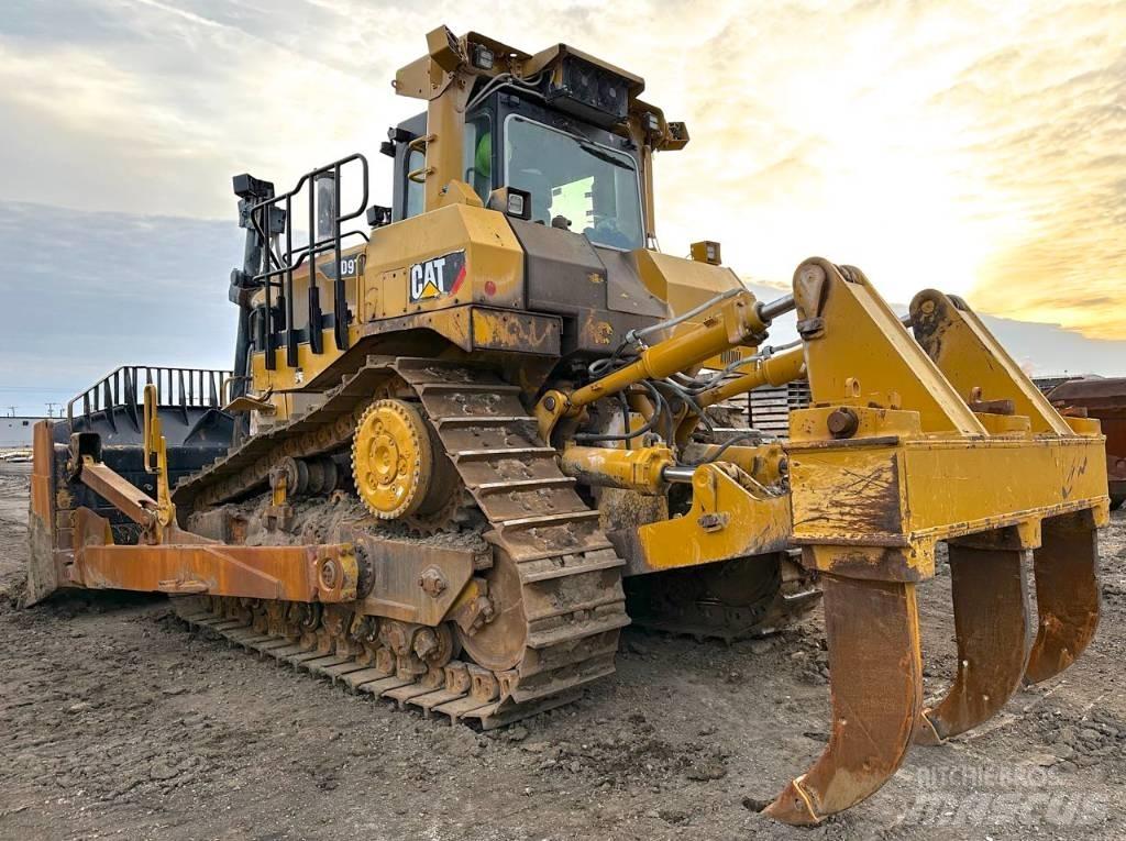 CAT D 9 T بلدوزرات مجنزرة