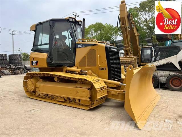 CAT D 5 K بلدوزرات مجنزرة