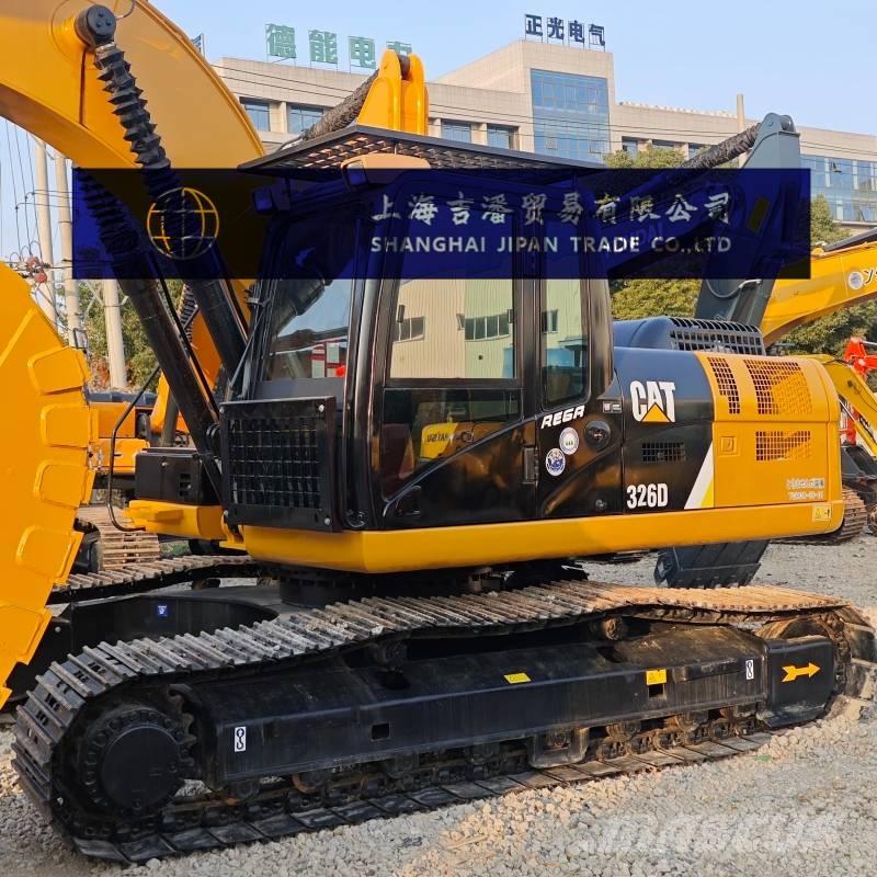 CAT 326 D حفارات زحافة