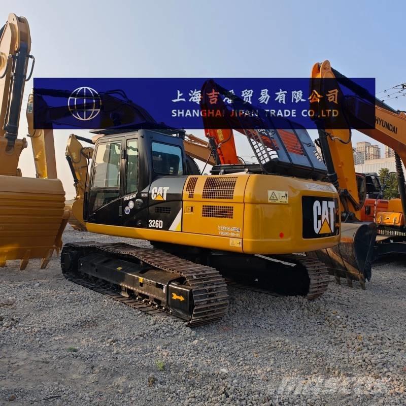 CAT 326 D حفارات زحافة