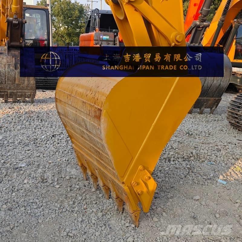 CAT 326 D حفارات زحافة