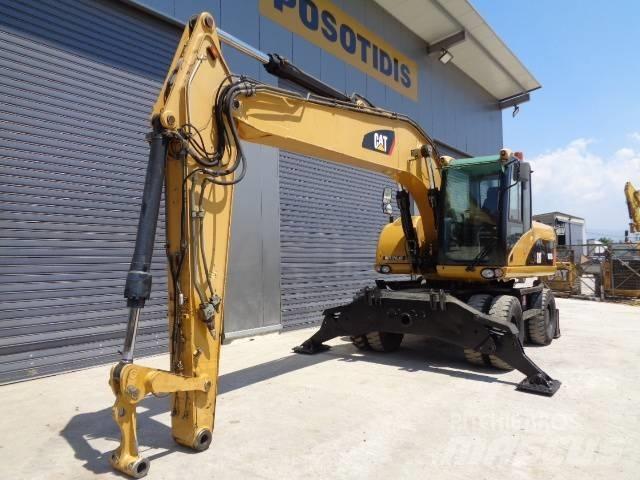 CAT M 318 D حفارات بعجل