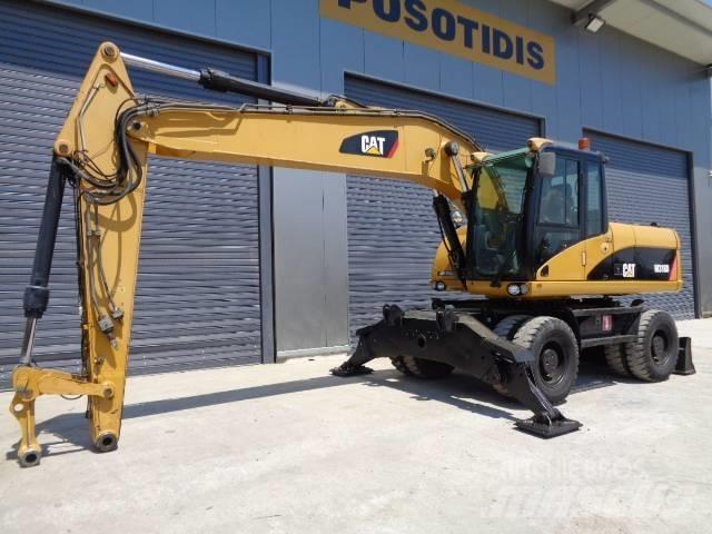 CAT M 318 D حفارات بعجل