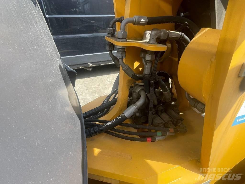 Mecalac AX 700 لوادر بعجل
