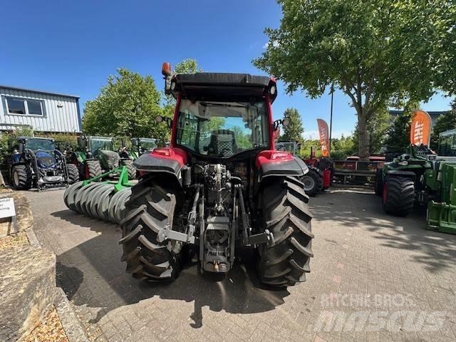 Valtra A 115 MH4 الجرارات