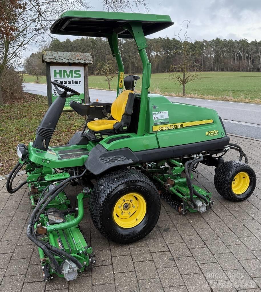 John Deere 8700 A ماكينات جز العشب