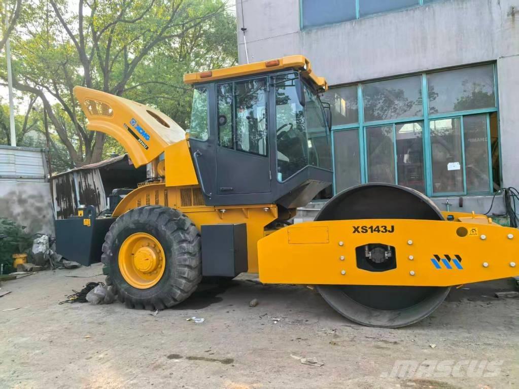 XCMG XS142J مداحل أحادية الأسطوانة