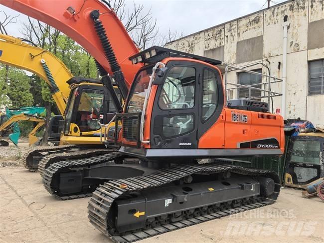 Doosan DX 300 LC حفارات زحافة