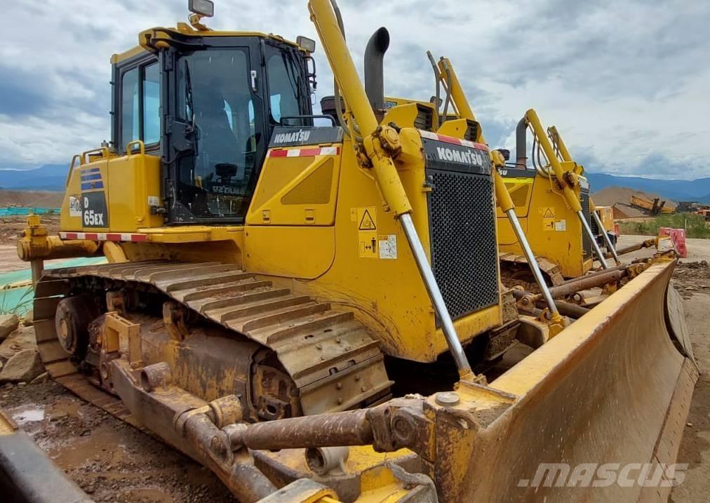 Komatsu D 65 EX-16 بلدوزرات مجنزرة