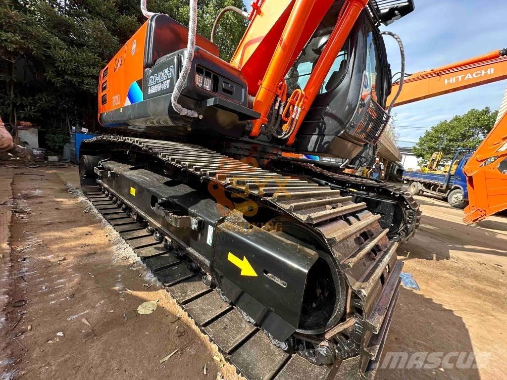 Hitachi EX 200 حفارات زحافة