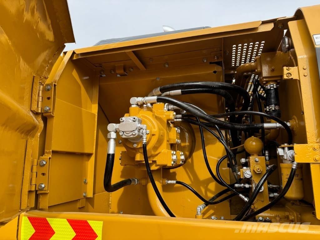 CAT 320 B حفارات زحافة