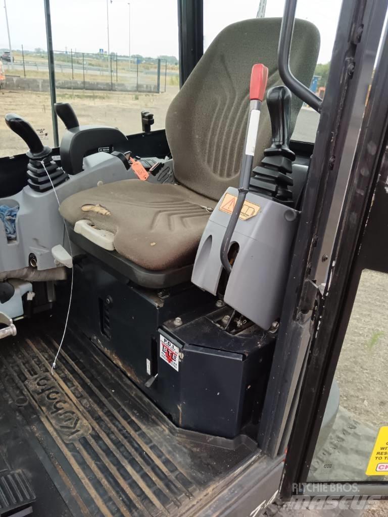 Kubota U 27-4 حفارات صغيرة أقل من 7 طن (حفارات صغيرة)