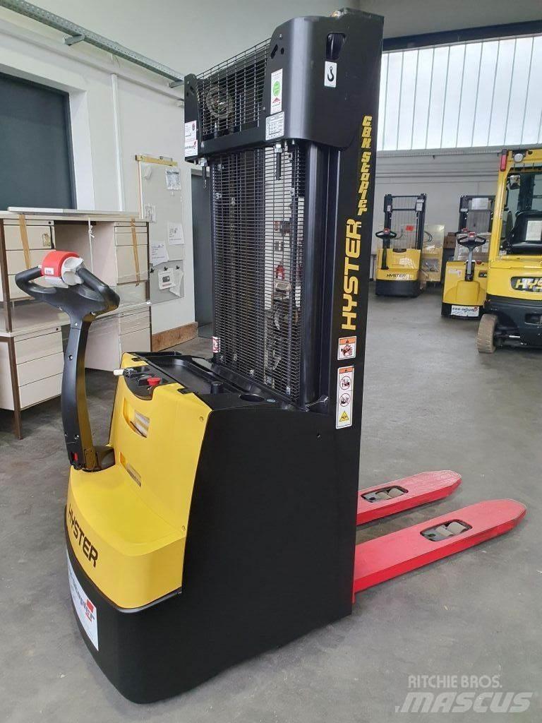 Hyster S 1.4 معدات التكديس الجوالة