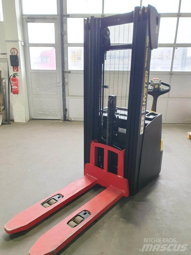 Hyster S 1.4 معدات التكديس الجوالة