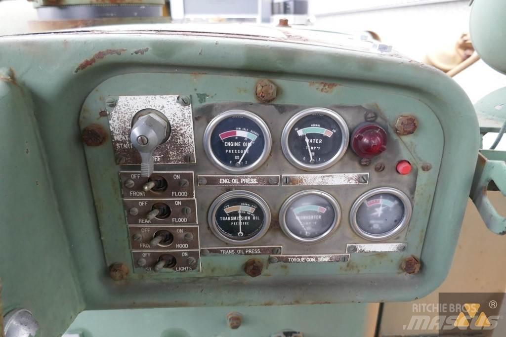 CAT D7F Ex-army بلدوزرات مجنزرة